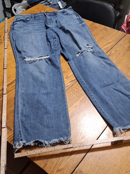 Judy Blue Denim - SOLD   SOLD      BLUE STRAIGHT FIT Distressed Pants Denim Preowned Used